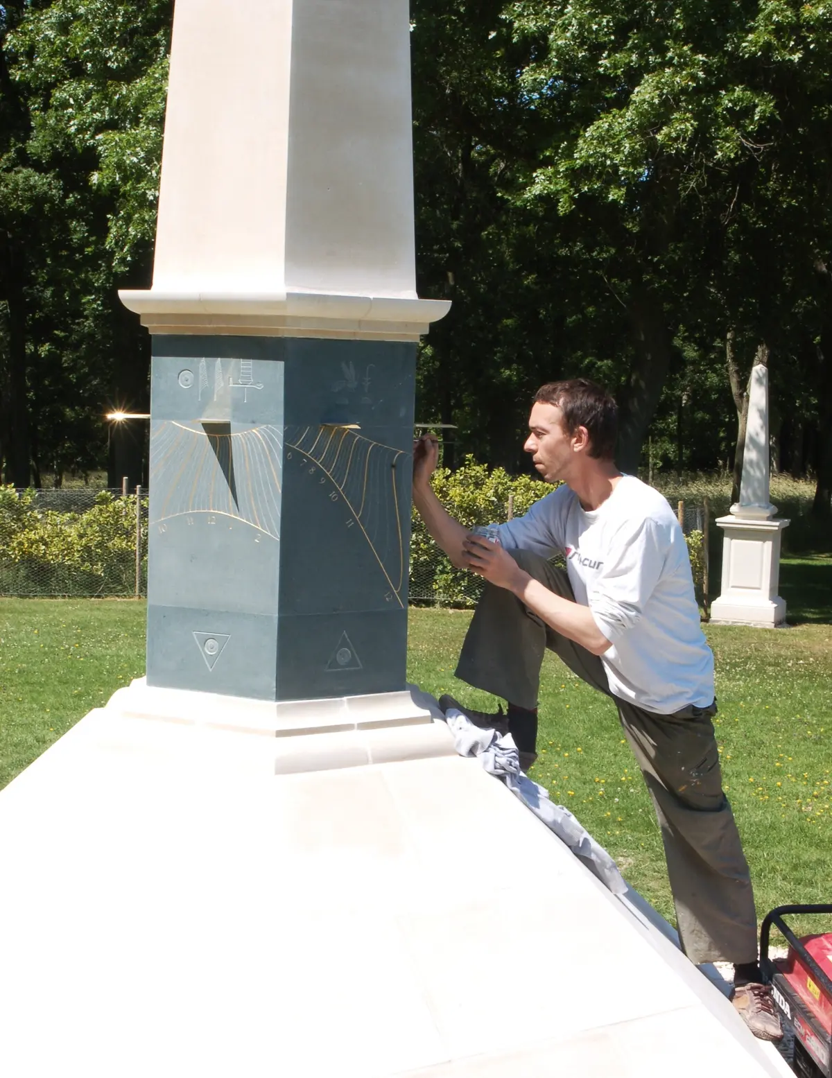 Obelisk sundial
