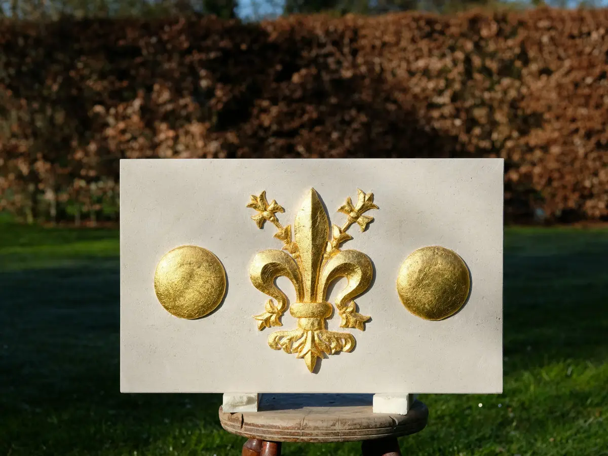 Crest with gilding 001