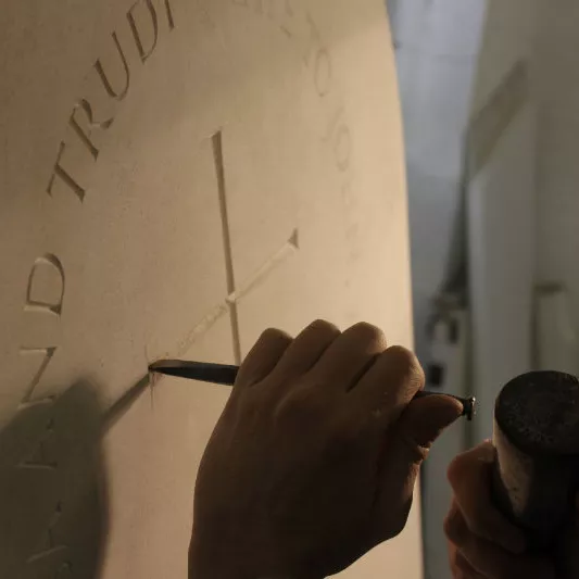 Carving headstone w800 h600