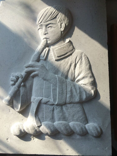 heraldic crest in Hopton Wood limestone