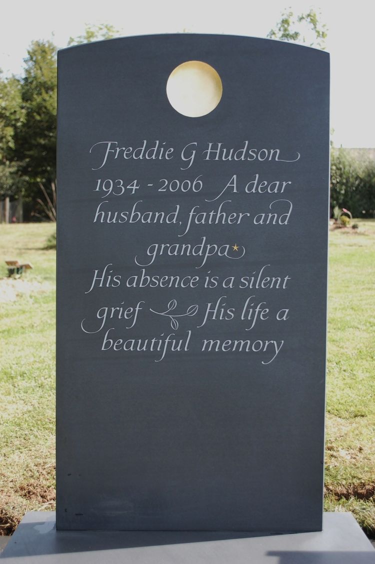 Dowel fixing headstone