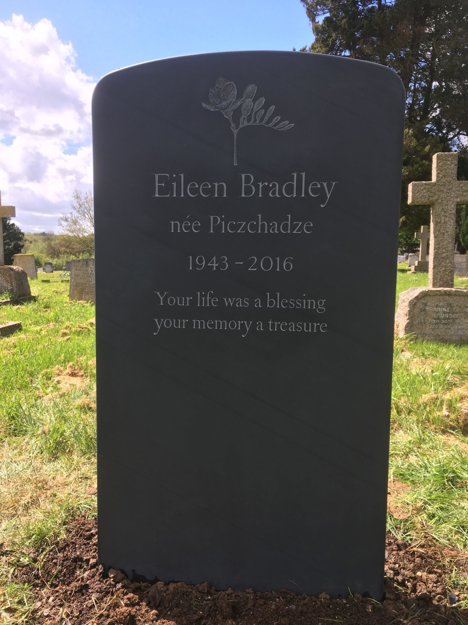 Do you put a maiden name on a headstone? Stoneletters